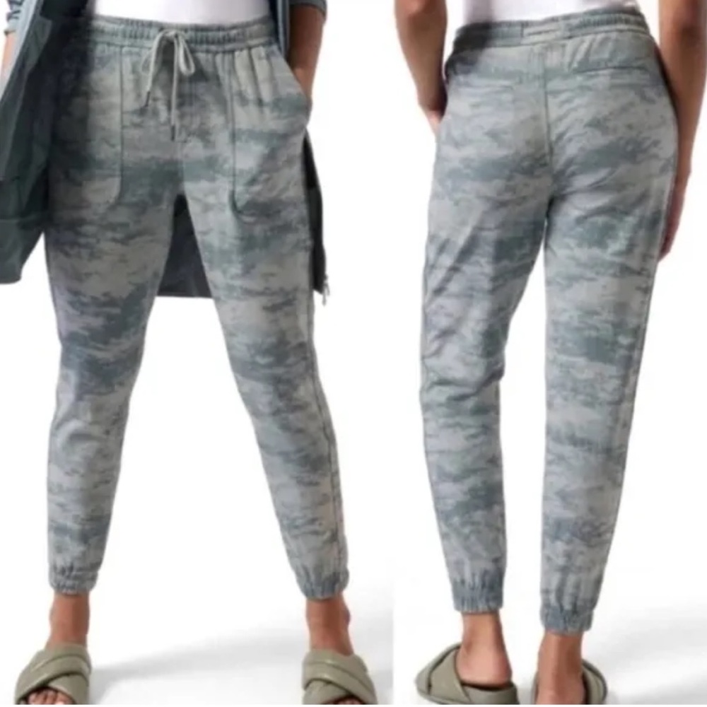 NEW Athleta Farallon Printed Jogger Pants Fog Camo Dye Sage Green Size XS NEW